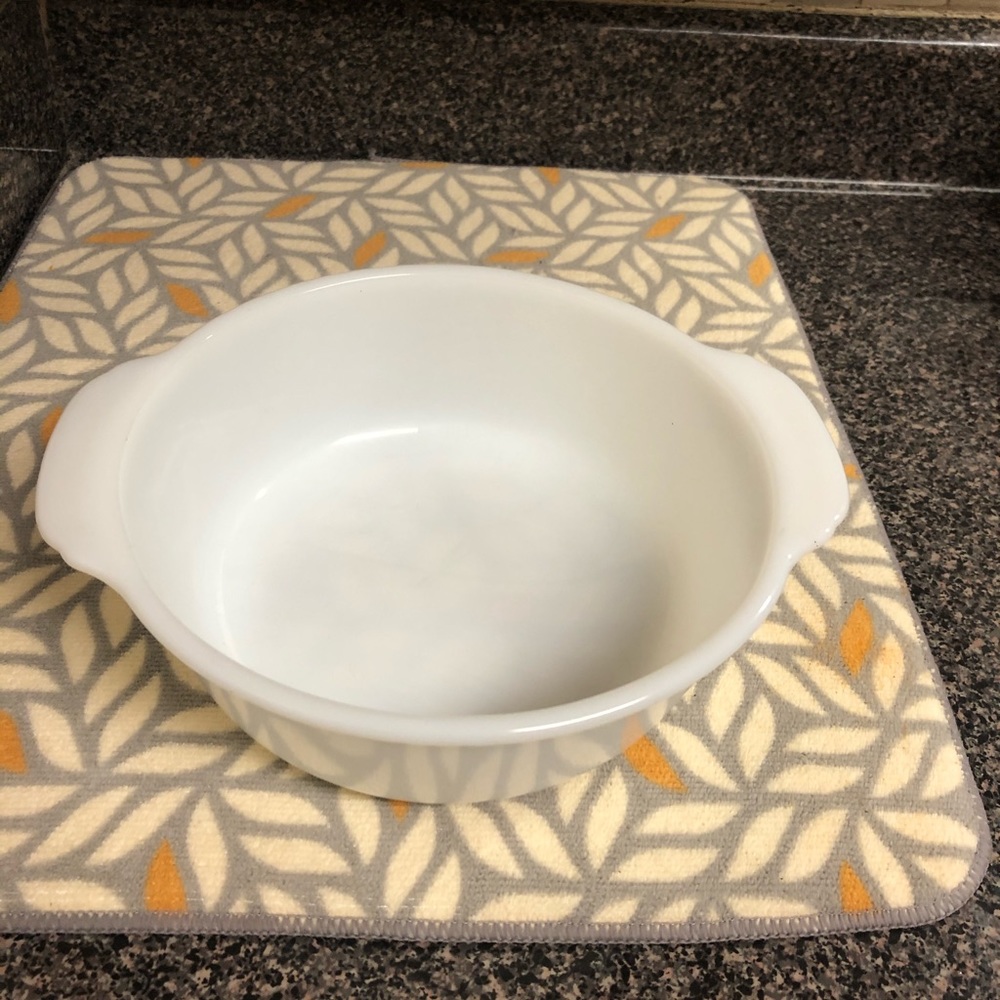 White medium size baking dish
